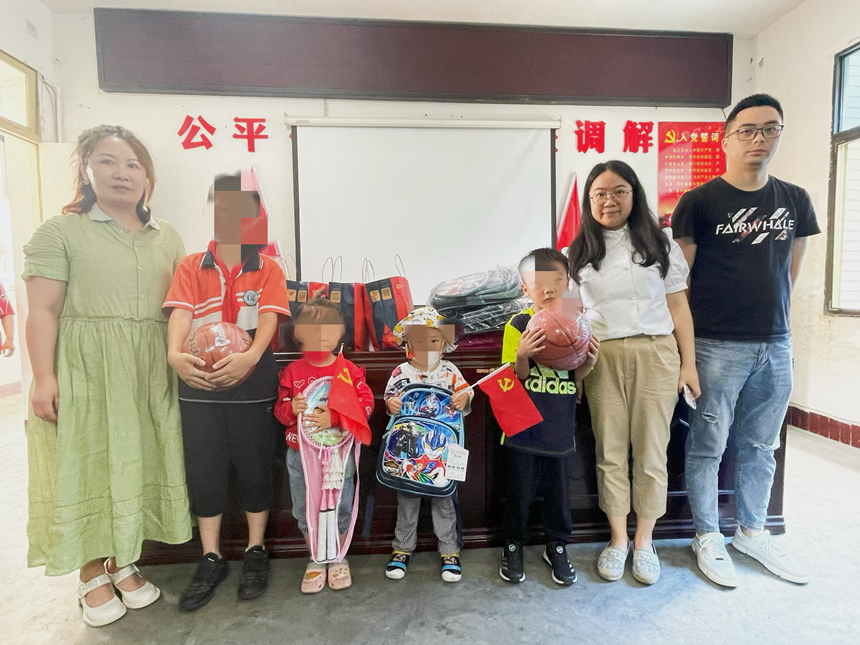 嘉来资产党支部开展关爱慰问困难家庭儿童活动